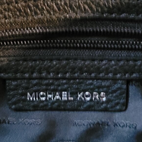 GENTLY USED, MICHAEL KORS LEATHER PURSE!!! - Picture 4 of 5